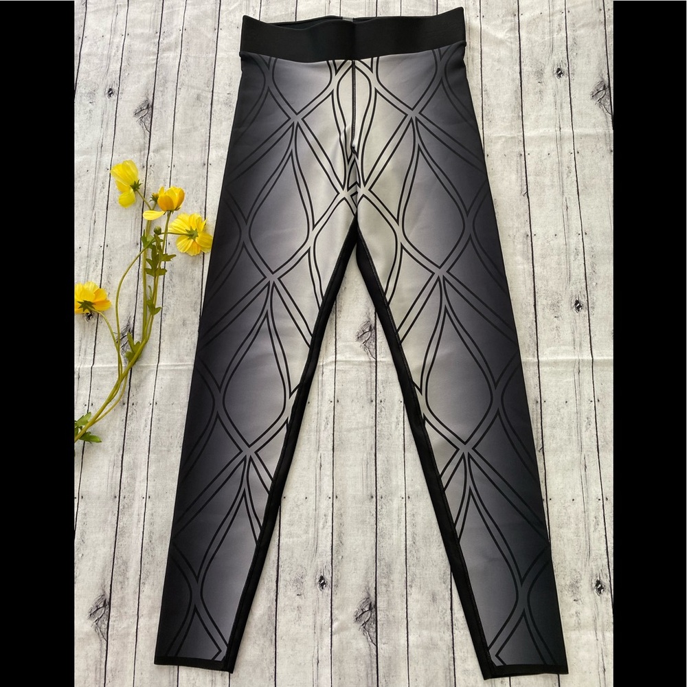 - NWOT COR designed byUltracor
Reptila Leggings …